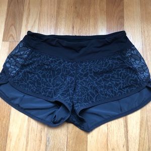 RARE lululemon animal print speed short | size: 2
